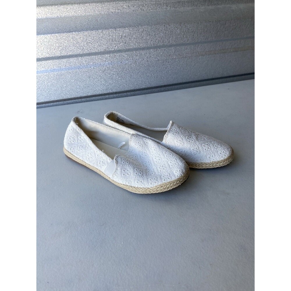 SO Amberly Girls Size 2M White Eyelet Slip On Espadrille Flats Shoes Memory Foam